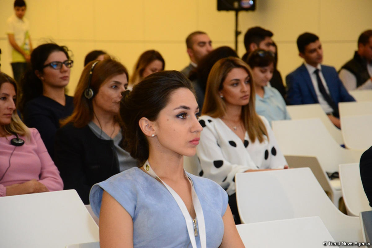 Heydər Əliyev Mərkəzində məşhur almaniyalı alim Mixael Hess “Nəsimi dühası müasir kontekstdə” mövzusunda mühazirə deyib (FOTO)