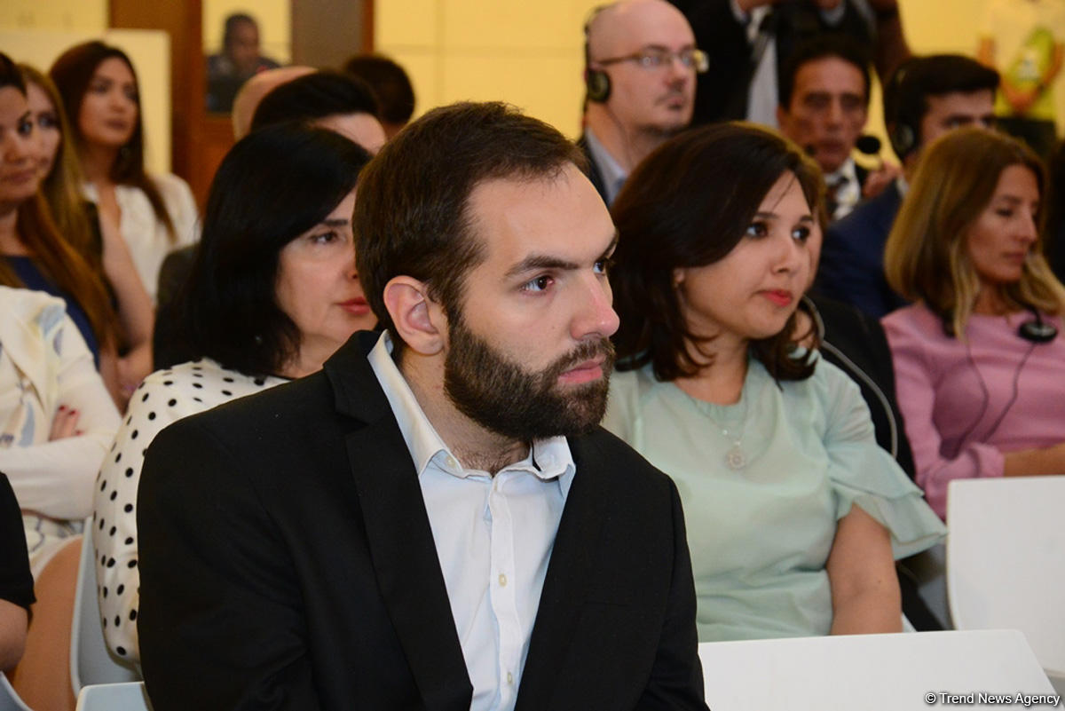 Heydər Əliyev Mərkəzində məşhur almaniyalı alim Mixael Hess “Nəsimi dühası müasir kontekstdə” mövzusunda mühazirə deyib (FOTO)
