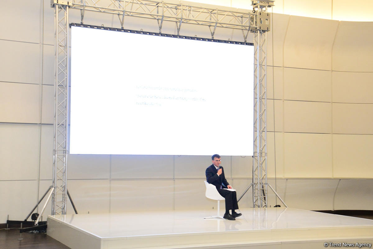 Heydər Əliyev Mərkəzində məşhur almaniyalı alim Mixael Hess “Nəsimi dühası müasir kontekstdə” mövzusunda mühazirə deyib (FOTO)