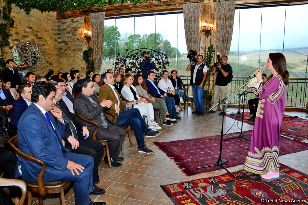 Şamaxıda Nəsimi Festivalı çərçivəsində "Söz" ədəbi layihəsinin finalçılarının yaradıcılıq axşamı keçirilib (FOTO)
