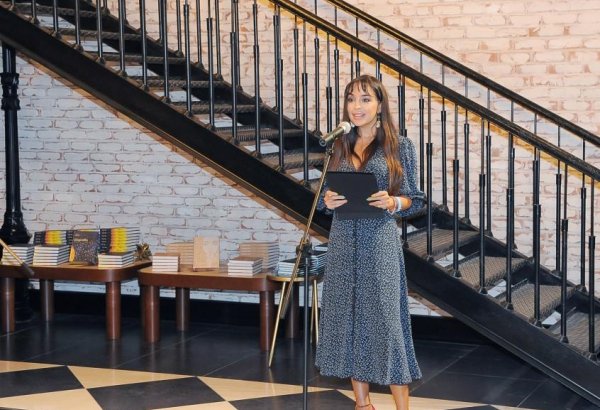 Nəsimi şeir məclisində Heydər Əliyev Fondunun vitse-prezidenti Leyla Əliyevanın “Spasibo” və “Molçaniye” kitablarının təqdimatı olub (FOTO)