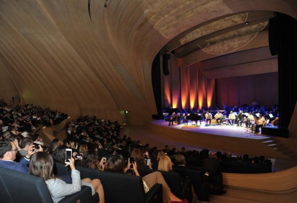 Heydər Əliyev Mərkəzində Nəsimi – şeir, incəsənət və mənəviyyat Festivalının təntənəli açılışı olub (FOTO)