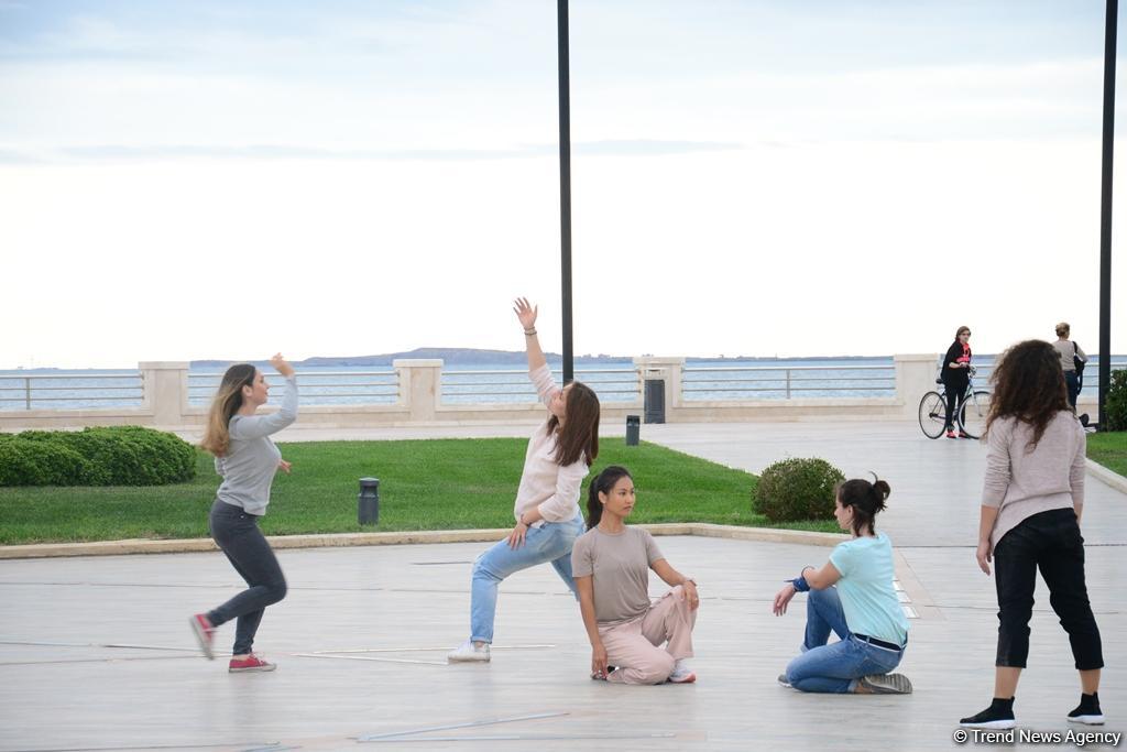 Nəsimi Festivalı çərçivəsində “DanceAbility” inklüziv rəqs qrupunun konserti olub (FOTO)