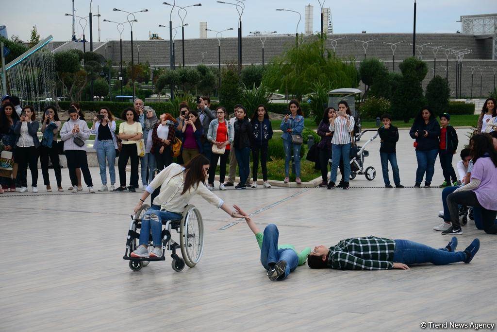 Nəsimi Festivalı çərçivəsində “DanceAbility” inklüziv rəqs qrupunun konserti olub (FOTO)