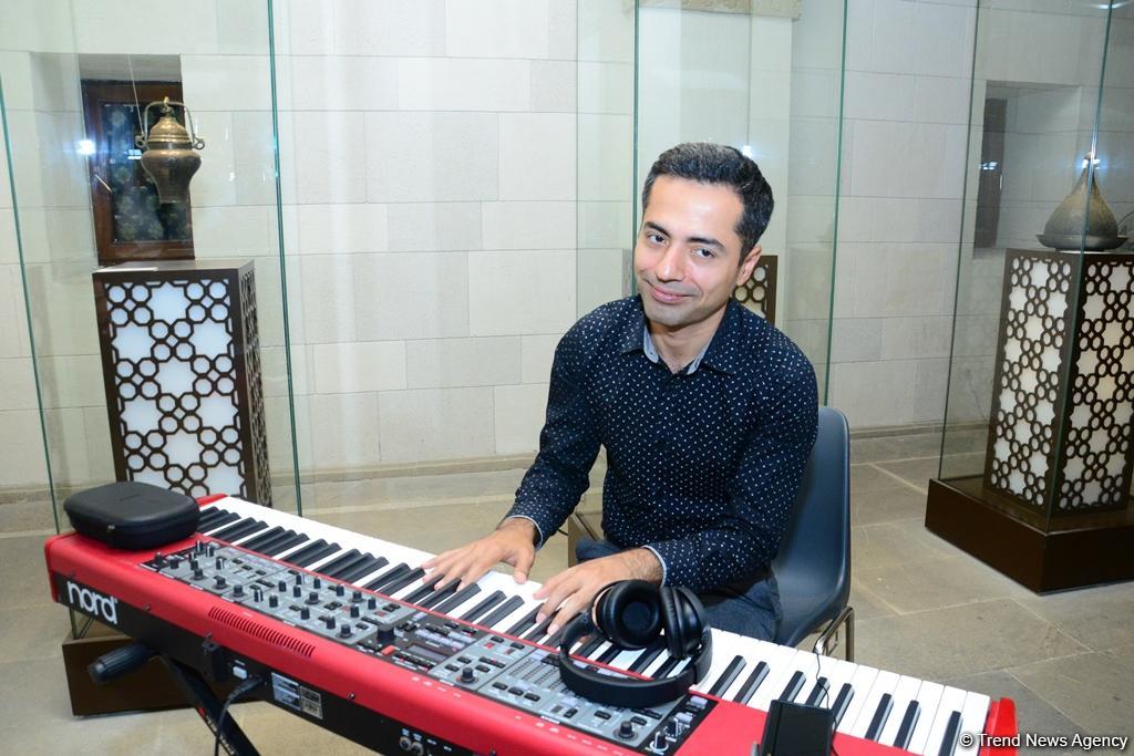 Nəsimi Festivalı çərçivəsində Şirvanşahlar sarayında maraqlı musiqi layihəsi təqdim edilib (FOTO)