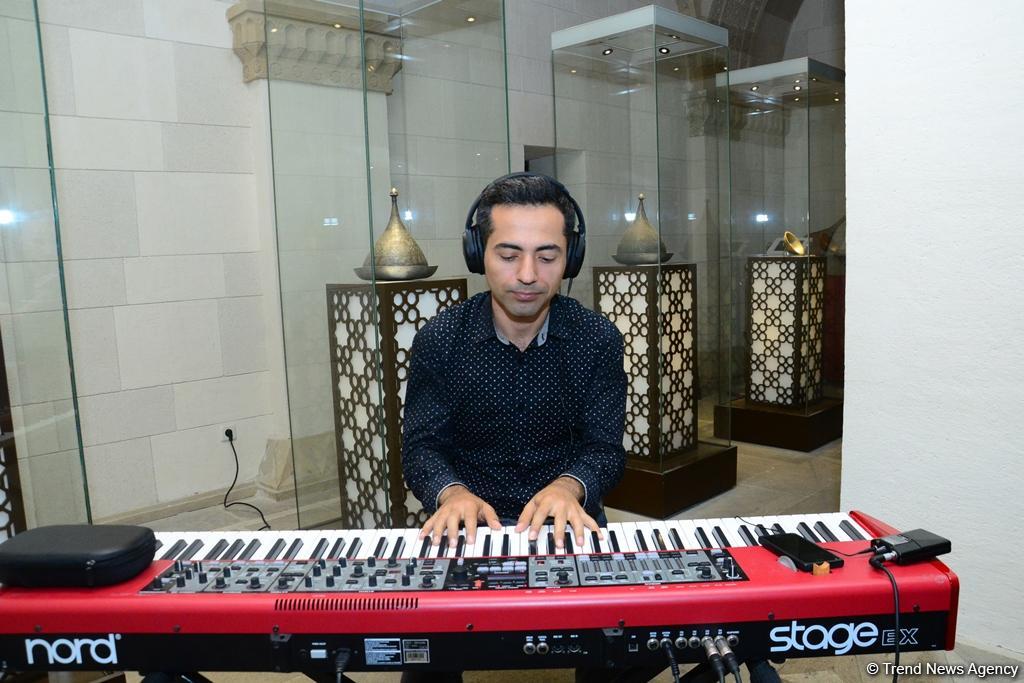 Nəsimi Festivalı çərçivəsində Şirvanşahlar sarayında maraqlı musiqi layihəsi təqdim edilib (FOTO)