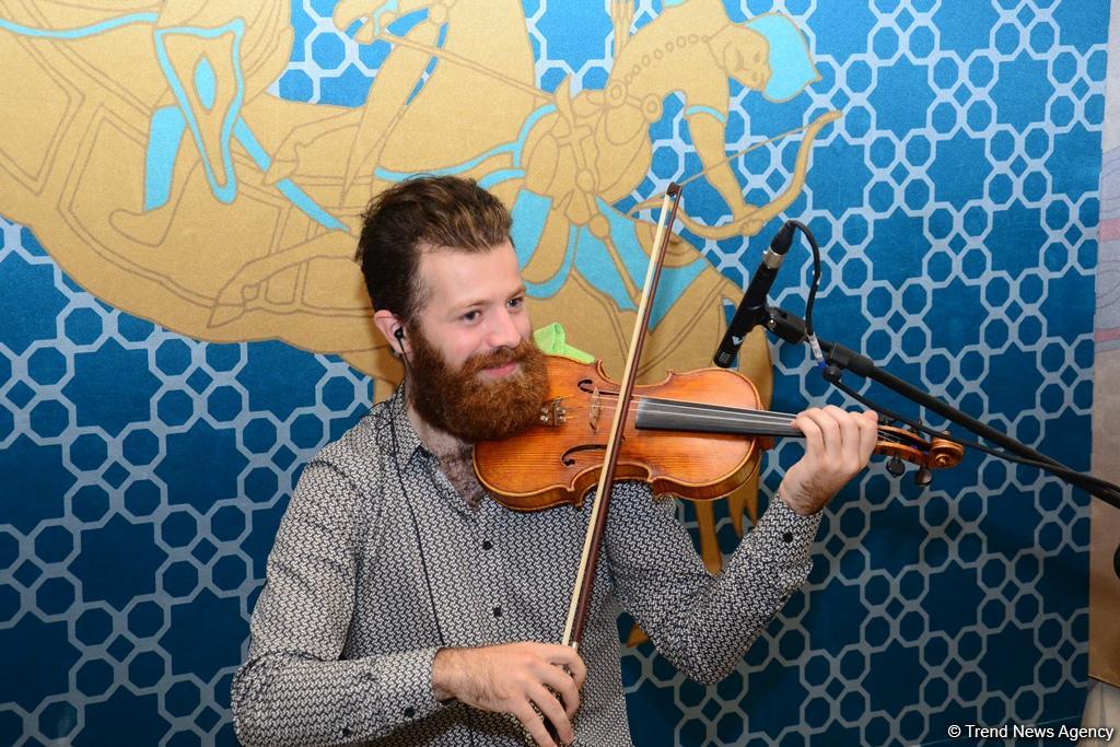 Nəsimi Festivalı çərçivəsində Şirvanşahlar sarayında maraqlı musiqi layihəsi təqdim edilib (FOTO)