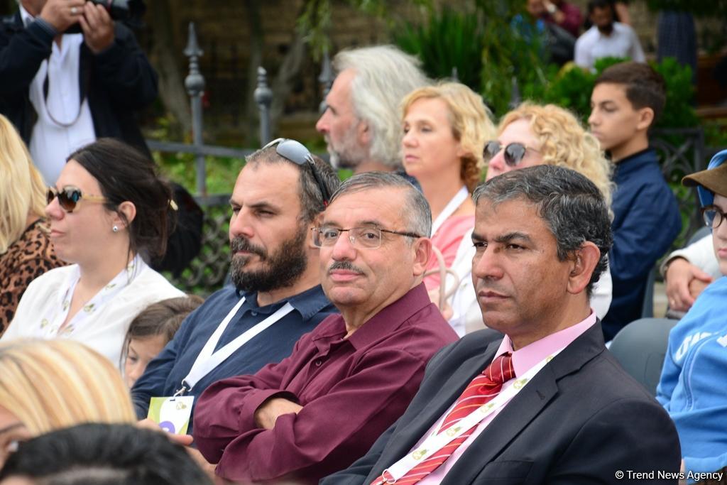 Nəsimi Festivalı çərçivəsində Şirvanşahlar sarayında maraqlı musiqi layihəsi təqdim edilib (FOTO)
