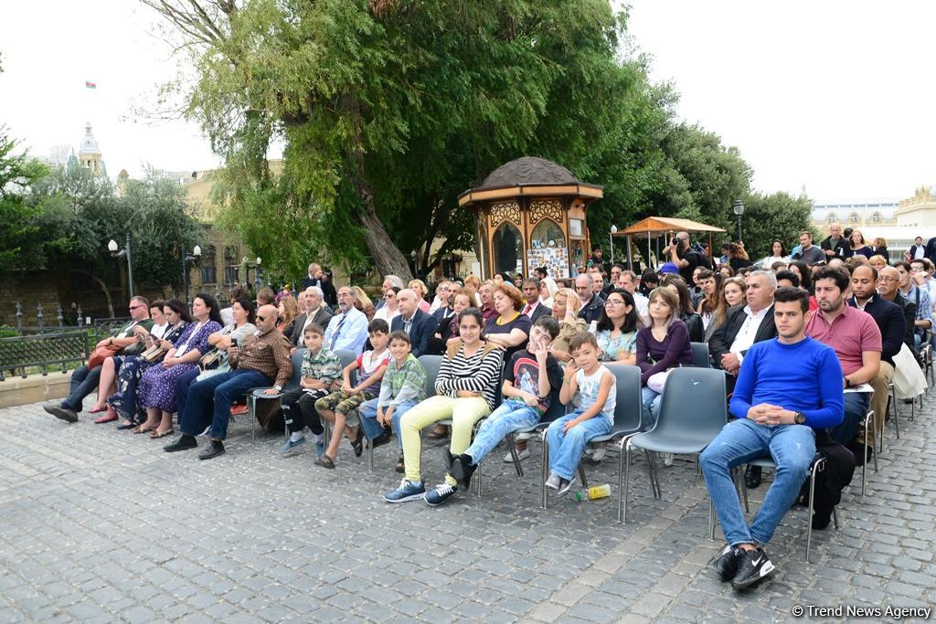 Nəsimi Festivalı çərçivəsində Şirvanşahlar sarayında maraqlı musiqi layihəsi təqdim edilib (FOTO)