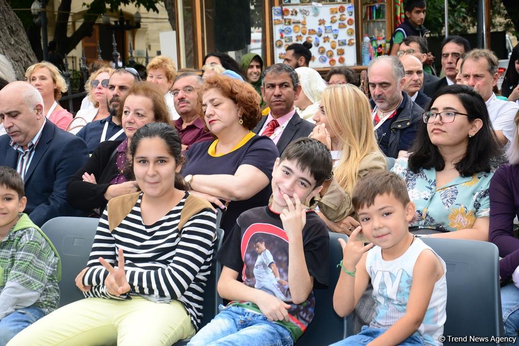 Nəsimi Festivalı çərçivəsində Şirvanşahlar sarayında maraqlı musiqi layihəsi təqdim edilib (FOTO)