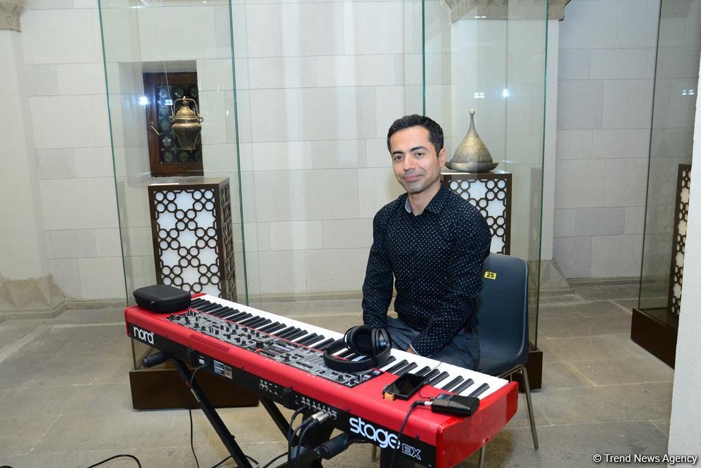 Nəsimi Festivalı çərçivəsində Şirvanşahlar sarayında maraqlı musiqi layihəsi təqdim edilib (FOTO)