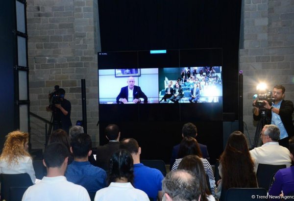 Nəsimi Festivalı çərçivəsində Vaşinqtonla telekörpü - Ceremi Rifkinin mühazirəsi keçirilib (FOTO)