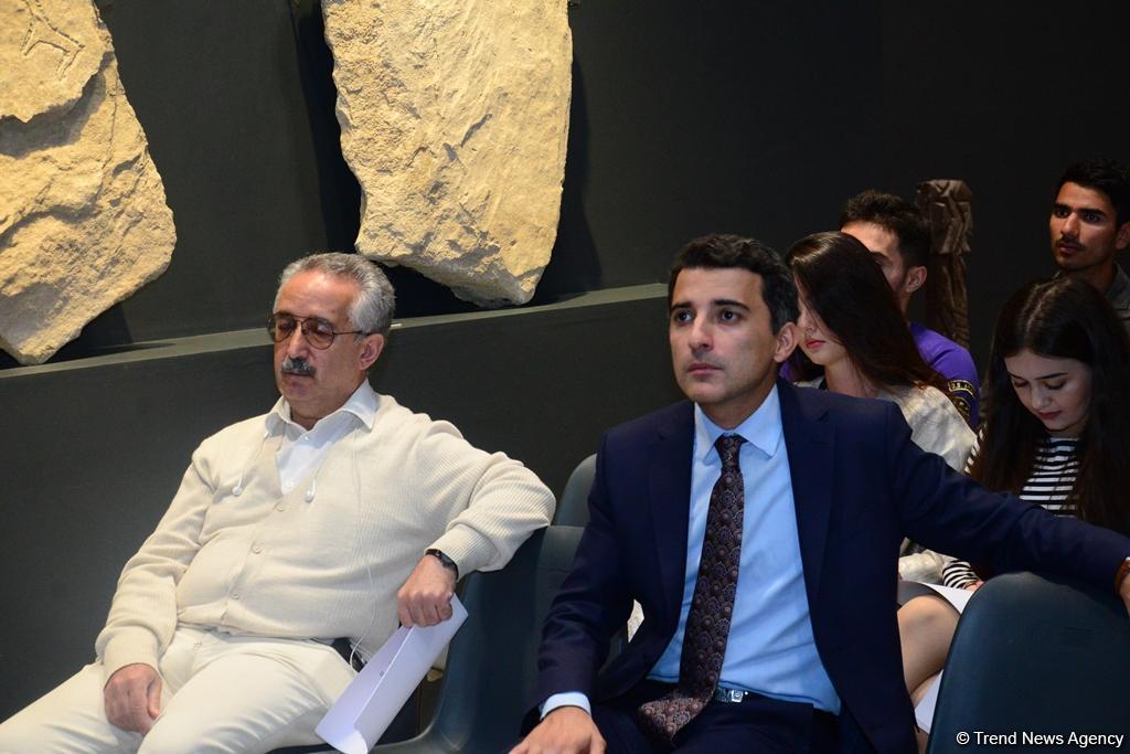Nəsimi Festivalı çərçivəsində Vaşinqtonla telekörpü - Ceremi Rifkinin mühazirəsi keçirilib (FOTO)