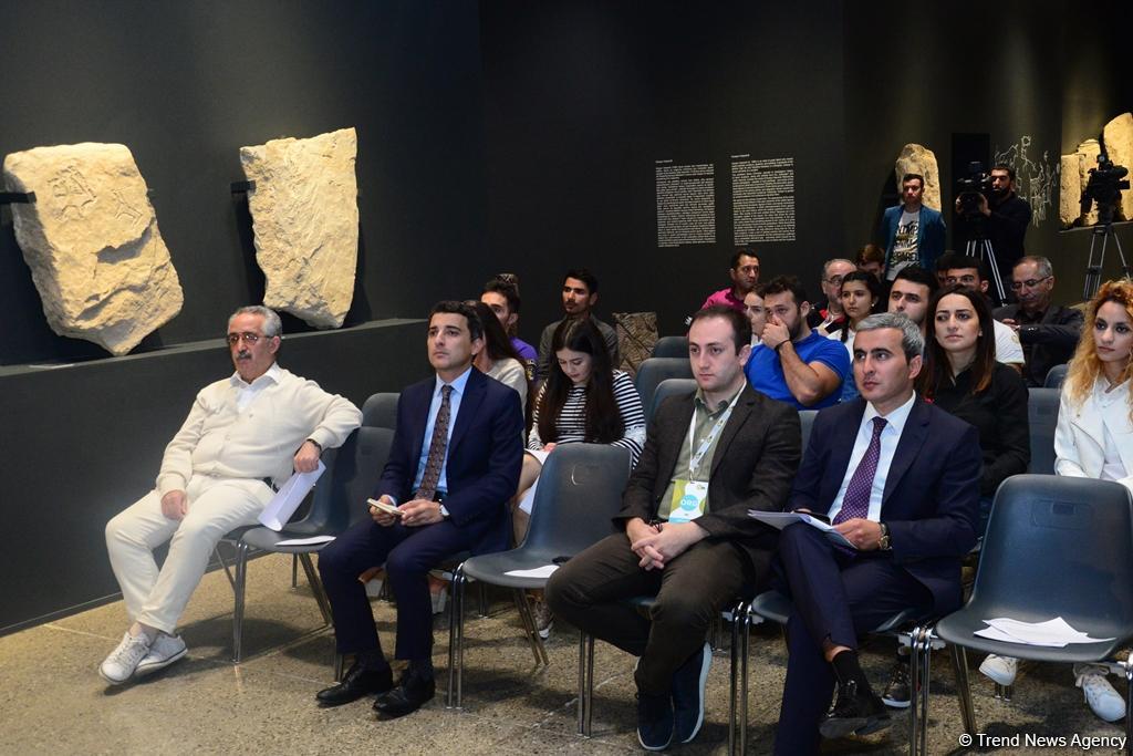 Nəsimi Festivalı çərçivəsində Vaşinqtonla telekörpü - Ceremi Rifkinin mühazirəsi keçirilib (FOTO)