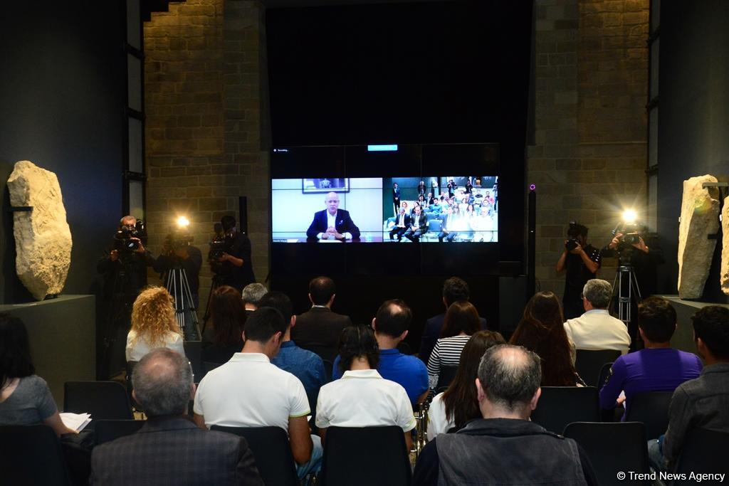 Nəsimi Festivalı çərçivəsində Vaşinqtonla telekörpü - Ceremi Rifkinin mühazirəsi keçirilib (FOTO)
