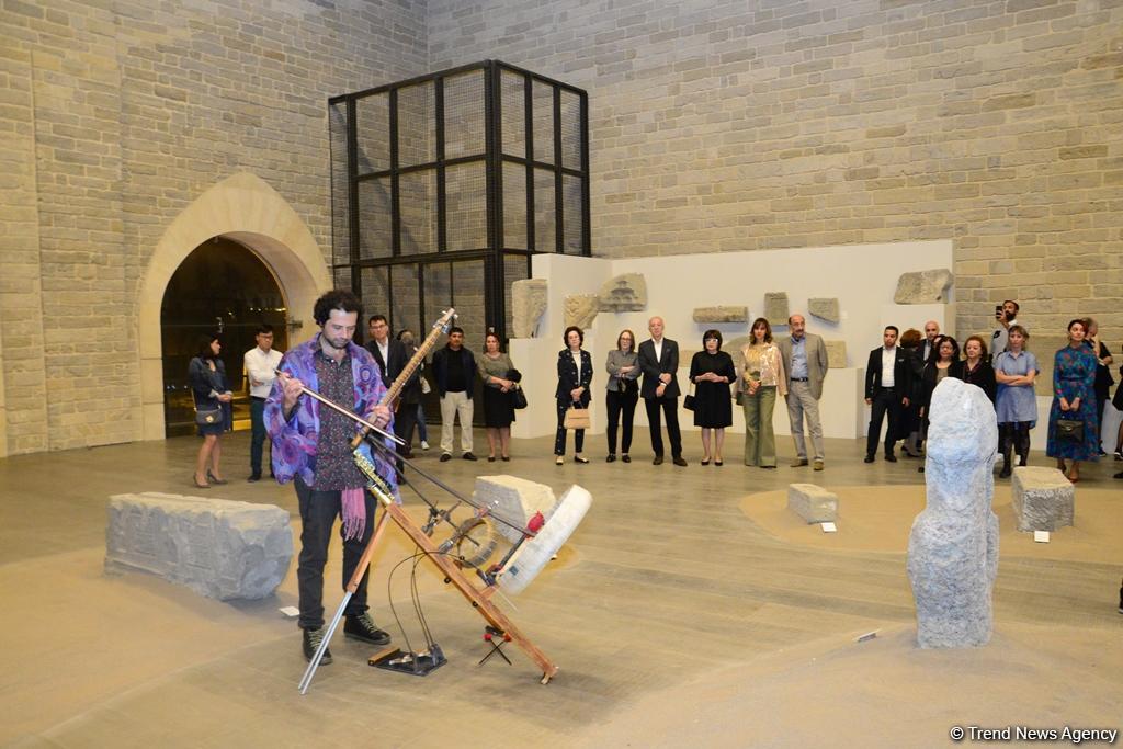 Leyla Əliyeva və Arzu Əliyeva Nəsimi Festivalı çərçivəsində “Bahariyyə” musiqi layihəsinin təqdimatında iştirak ediblər (FOTO)