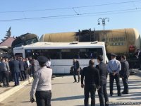 ADY qəzanın səbəbini açıqladı: Avtobus qadağalara məhəl qoymadan qatar yoluna çıxıb (FOTO/VİDEO)