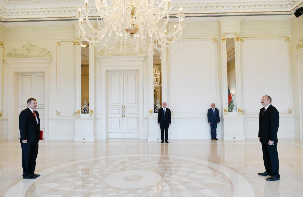 Prezident İlham Əliyev Çexiyanın yeni səfirinin etimadnaməsini qəbul edib (FOTO) (YENİLƏNİB)