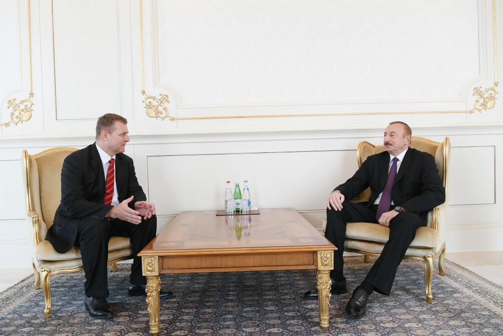 Prezident İlham Əliyev Çexiyanın yeni səfirinin etimadnaməsini qəbul edib (FOTO) (YENİLƏNİB)