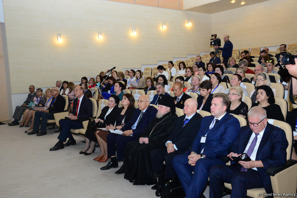M.V.Lomonosov adına Moskva Dövlət Universitetinin Bakı filialında “Mədəniyyətlərin dialoqunda təhsil: rus məktəbi dünyası” mövzusunda beynəlxalq elmi-praktik forum işinə başlayıb (FOTO)