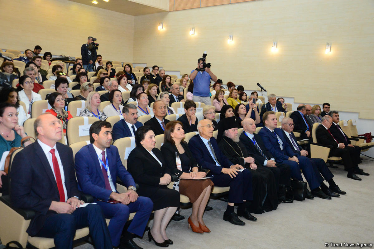M.V.Lomonosov adına Moskva Dövlət Universitetinin Bakı filialında “Mədəniyyətlərin dialoqunda təhsil: rus məktəbi dünyası” mövzusunda beynəlxalq elmi-praktik forum işinə başlayıb (FOTO)
