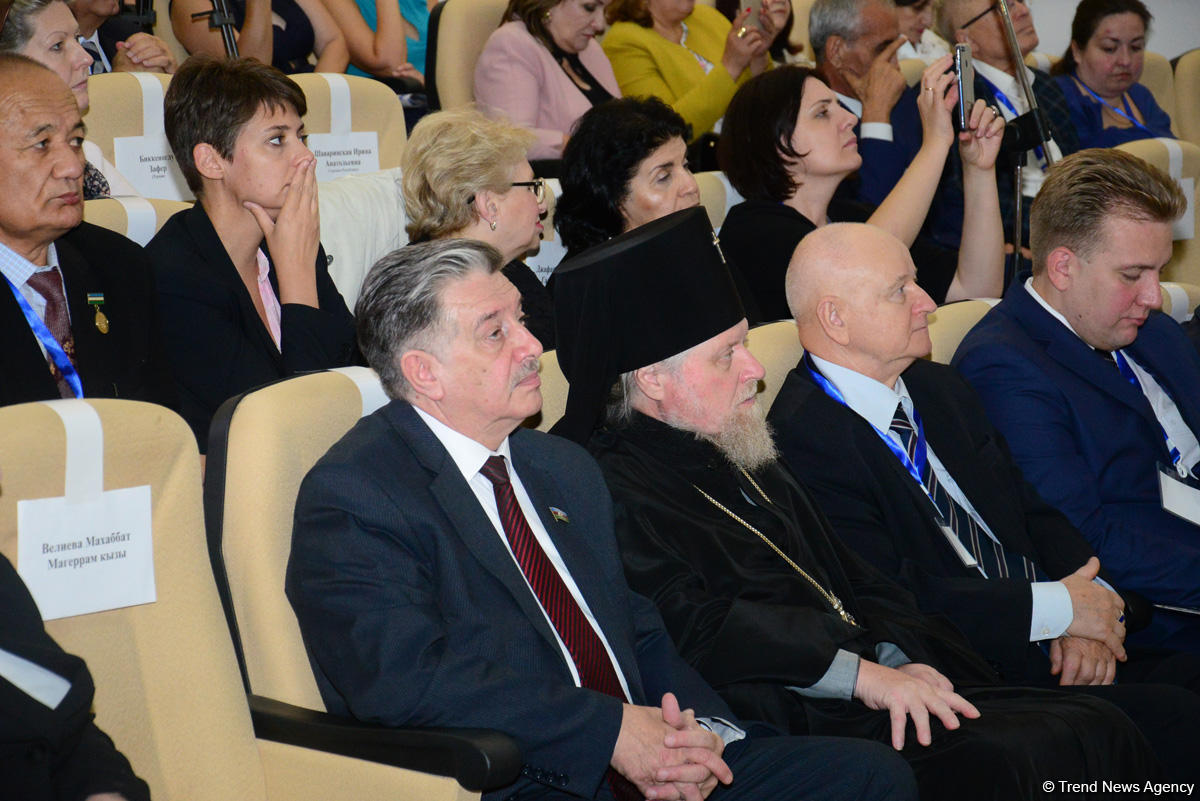 M.V.Lomonosov adına Moskva Dövlət Universitetinin Bakı filialında “Mədəniyyətlərin dialoqunda təhsil: rus məktəbi dünyası” mövzusunda beynəlxalq elmi-praktik forum işinə başlayıb (FOTO)
