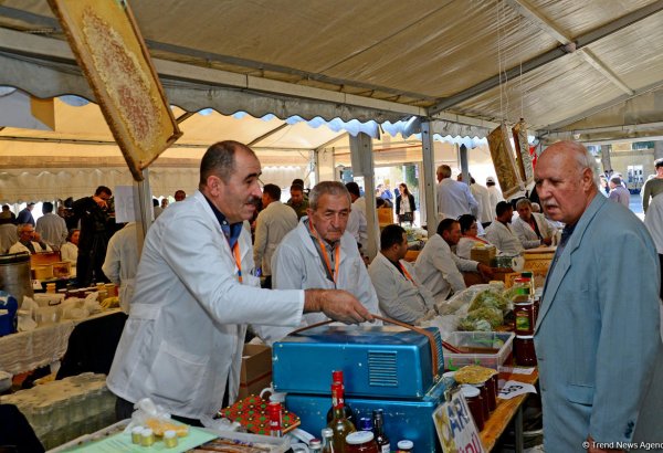 Bal yarmarkasının sonuncu günü məhsullara endirim edilib