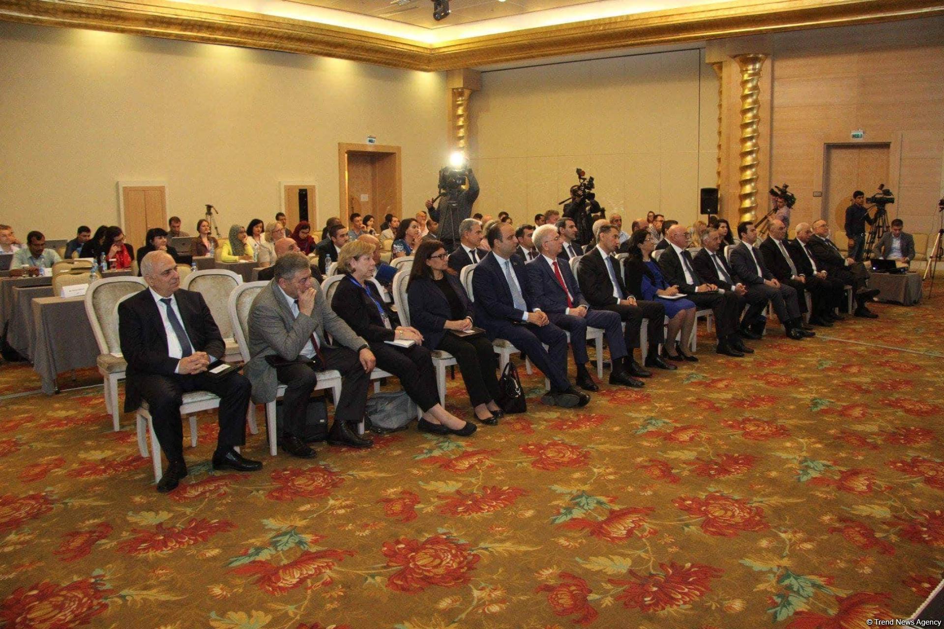 Elmin İnkişafı Fondu kosmos üzrə beynəlxalq məktəb keçirir (FOTO)