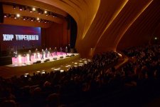 Birinci vitse-prezident Mehriban Əliyeva Heydər Əliyev Mərkəzində “Turetski xoru” qrupunun konsertini izləyib (FOTO)