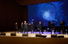 Birinci vitse-prezident Mehriban Əliyeva Heydər Əliyev Mərkəzində “Turetski xoru” qrupunun konsertini izləyib (FOTO)