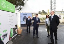 Prezident İlham Əliyev və xanımı Mehriban Əliyeva Qubada Meyvəçilik və Çayçılıq Elmi-Tədqiqat İnstitutunun tingçilik müəssisəsi ilə tanış olublar (YENİLƏNİB) (FOTO)