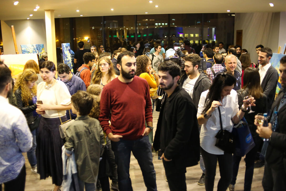 Qalmaqallı film Bakıda: Hollivud Ayda ABŞ-ı bayrağından məhrum etdi (FOTO/VİDEO)