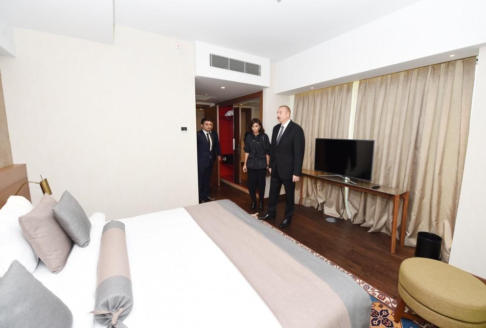 Prezident İlham Əliyev və birinci xanım Mehriban Əliyeva Lənkəran İstisu və Sağlamlıq Mərkəzində görülən işlərlə tanış olublar (FOTO) (YENİLƏNİB)