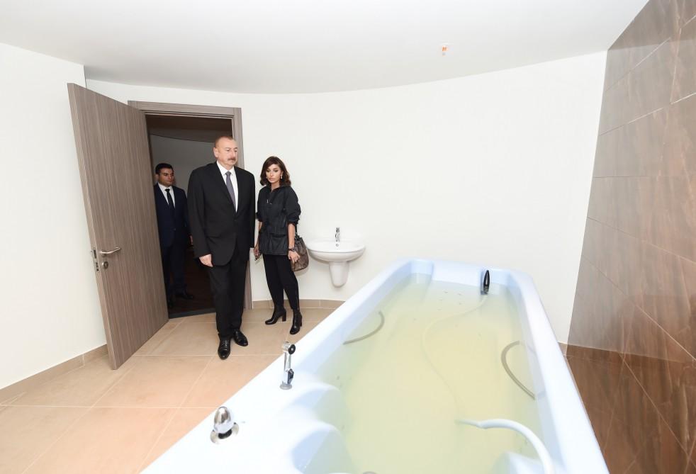 Prezident İlham Əliyev və birinci xanım Mehriban Əliyeva Lənkəran İstisu və Sağlamlıq Mərkəzində görülən işlərlə tanış olublar (FOTO) (YENİLƏNİB)