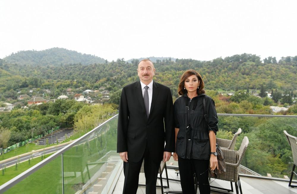 Prezident İlham Əliyev və birinci xanım Mehriban Əliyeva Lənkəran İstisu və Sağlamlıq Mərkəzində görülən işlərlə tanış olublar (FOTO) (YENİLƏNİB)