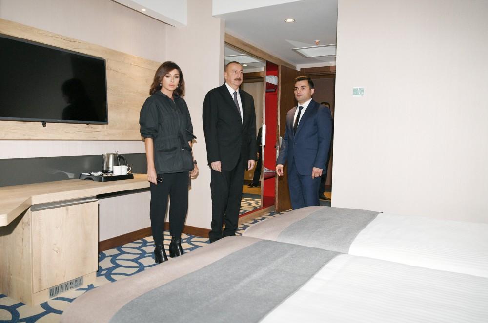 Prezident İlham Əliyev və birinci xanım Mehriban Əliyeva Lənkəran İstisu və Sağlamlıq Mərkəzində görülən işlərlə tanış olublar (FOTO) (YENİLƏNİB)