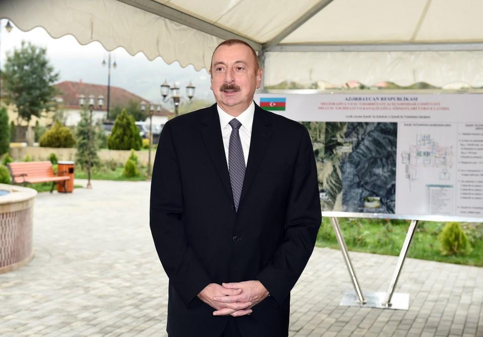 Prezident İlham Əliyev “Lerik şəhərinin içməli su təchizatı sisteminin yenidən qurulması və ilk dəfə olaraq kanalizasiya şəbəkəsinin yaradılması” layihəsinin icrasının yekunlaşması münasibətilə keçirilən mərasimdə iştirak edib (FOTO) (YENİLƏNİB)