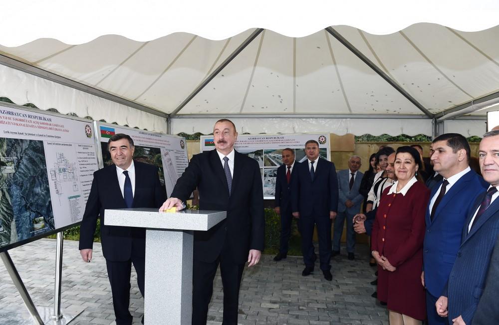 Prezident İlham Əliyev “Lerik şəhərinin içməli su təchizatı sisteminin yenidən qurulması və ilk dəfə olaraq kanalizasiya şəbəkəsinin yaradılması” layihəsinin icrasının yekunlaşması münasibətilə keçirilən mərasimdə iştirak edib (FOTO) (YENİLƏNİB)