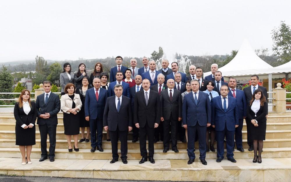 Prezident İlham Əliyev “Lerik şəhərinin içməli su təchizatı sisteminin yenidən qurulması və ilk dəfə olaraq kanalizasiya şəbəkəsinin yaradılması” layihəsinin icrasının yekunlaşması münasibətilə keçirilən mərasimdə iştirak edib (FOTO) (YENİLƏNİB)