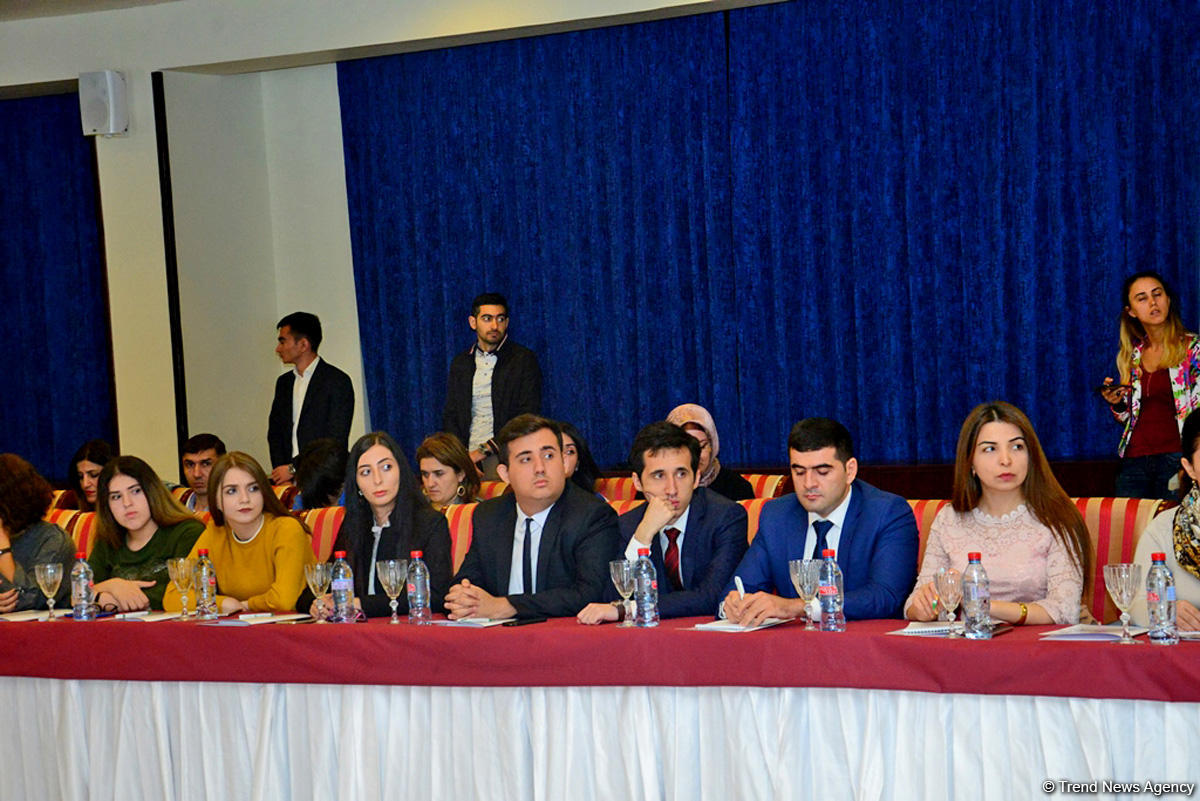 Siyavuş Novruzov: Azərbaycanda dini icmalara maşınların verilməsi nümunəvi haldır (FOTO)