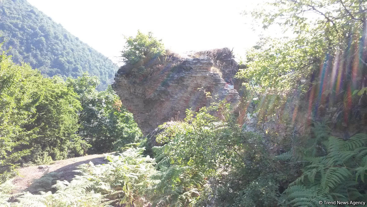 İnsanların "sırt çevirdiyi" Sirt qalası (FOTO)