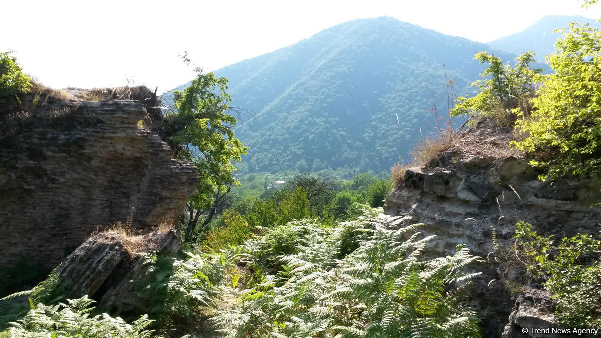 İnsanların "sırt çevirdiyi" Sirt qalası (FOTO)