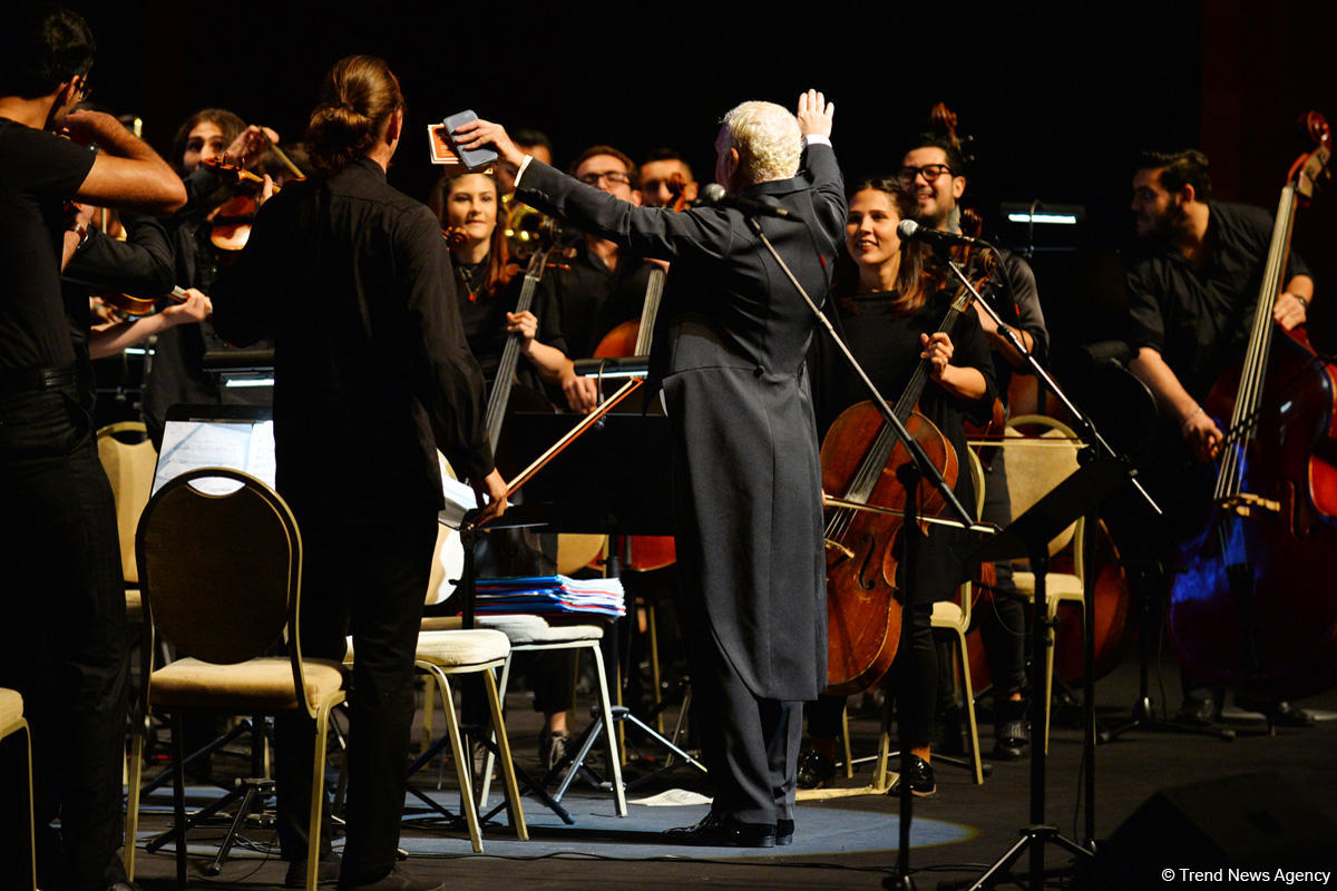 Heydər Əliyev Sarayında İqor Ponomarenkonun orkestrinin konserti olub (FOTO/VİDEO)