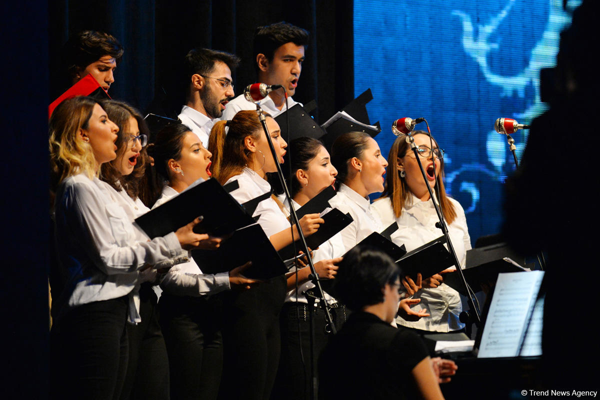 Heydər Əliyev Sarayında İqor Ponomarenkonun orkestrinin konserti olub (FOTO/VİDEO)