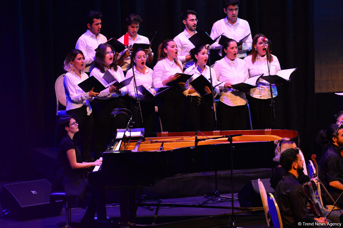 Heydər Əliyev Sarayında İqor Ponomarenkonun orkestrinin konserti olub (FOTO/VİDEO)