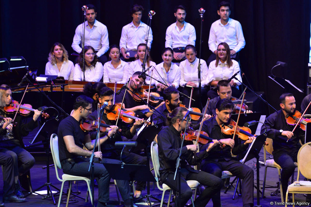 Heydər Əliyev Sarayında İqor Ponomarenkonun orkestrinin konserti olub (FOTO/VİDEO)