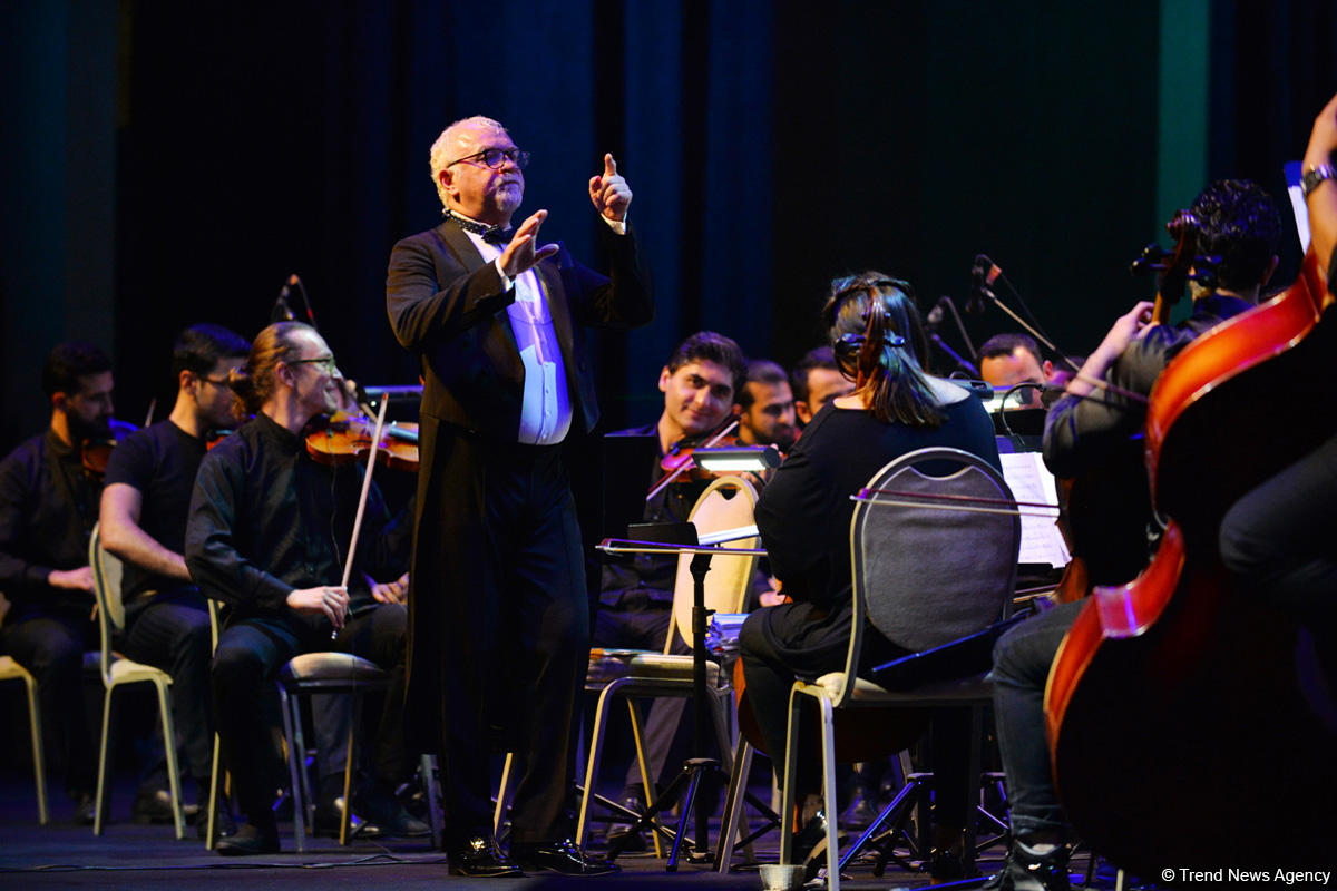 Heydər Əliyev Sarayında İqor Ponomarenkonun orkestrinin konserti olub (FOTO/VİDEO)