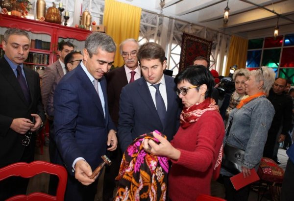 Heydər Əliyev Fondunun təşkilatçılığı ilə Moskvada “Azərbaycanın payız sovqatları” adlı şəhərcik açılıb (FOTO)