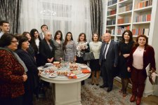 Heydər Əliyev Fondunun vitse-prezidenti Leyla Əliyeva “Bir ömrün iziylə” kitabının təqdimatında iştirak edib (FOTO)