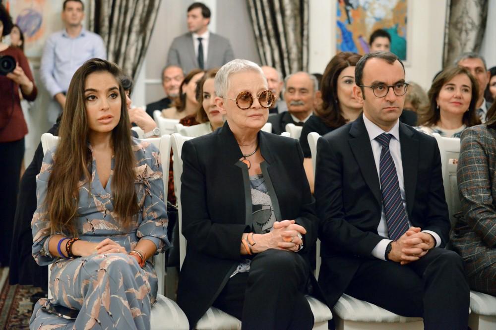 Heydər Əliyev Fondunun vitse-prezidenti Leyla Əliyeva “Bir ömrün iziylə” kitabının təqdimatında iştirak edib (FOTO)